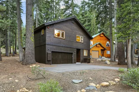 14325 Copenhagen Dr, Truckee, CA 96161