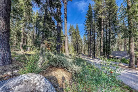 51207 Jeffery Pine Dr, Soda Springs, CA 95728