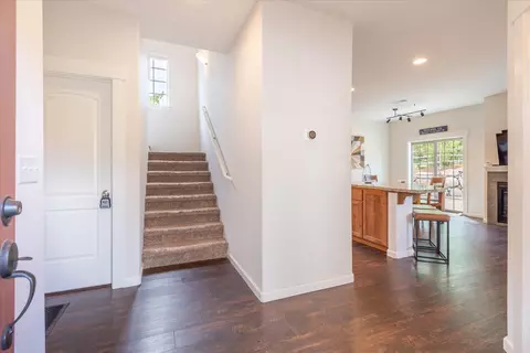 10246 Fall Ct, Truckee, CA 96161 photo 2