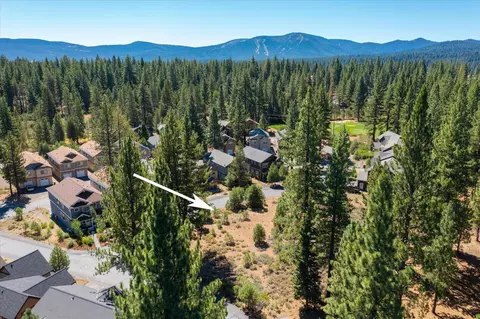 11259 Saddleback Dr, Truckee, CA 96161 photo 2