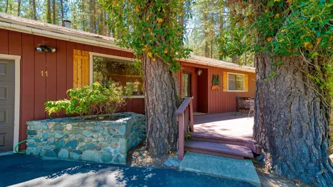 11 Shasta Trl, Graeagle, CA 96103 photo 2