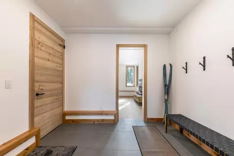 Entry Way - 225 Smiley Ct, Olympic Valley, CA 96146 photo 2 of 2