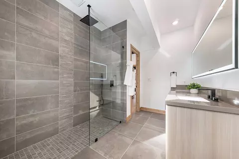 Bath - 225 Smiley Ct, Olympic Valley, CA 96146 photo 3 of 5