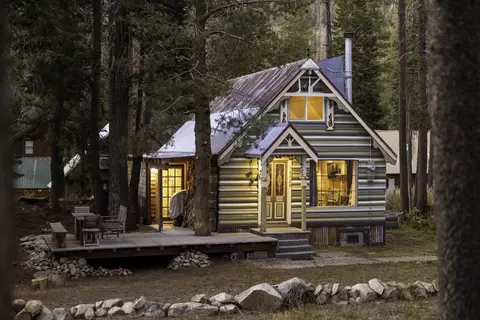 10028 Rusty Ln, Soda Springs, CA 95728