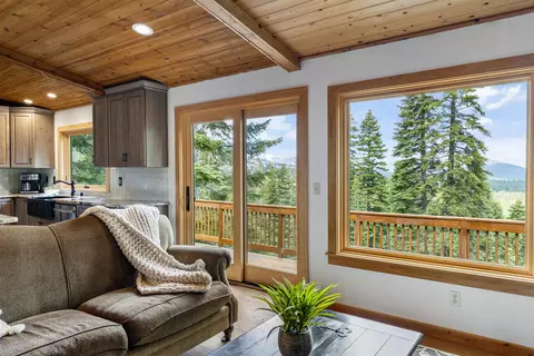 12185 Skislope Way, Truckee, CA 96161