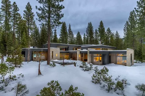 8142 Valhalla Dr, Truckee, CA 96161