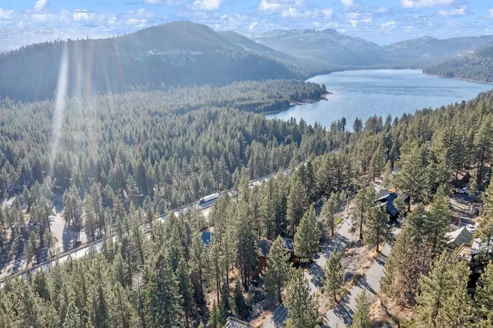  12515 E Sierra Dr, Truckee, CA 96161 photo 6