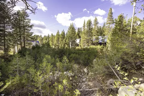 8355 Cascade Rd, Soda Springs, CA 95728