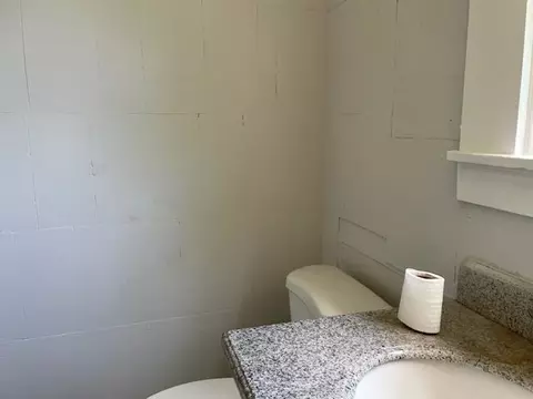 Bath - 213 Willow St, Loyalton, CA 96118 photo 3 of 3