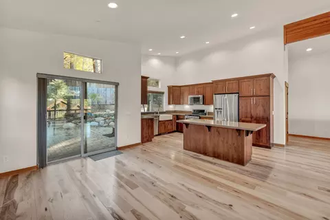 10237 Winter Creek Loop, Truckee, CA 96161 photo 12