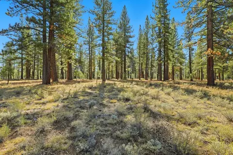 11111 Henness Rd, Truckee, CA 96161
