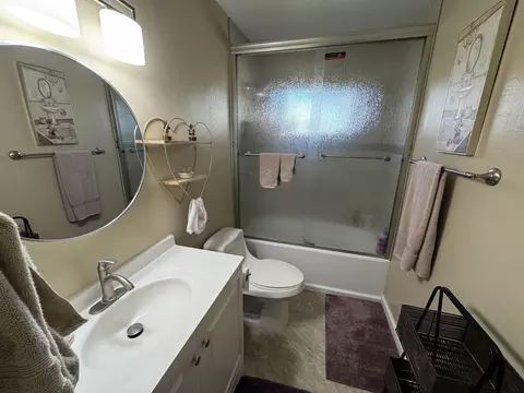 Bath - 100 Patterson Ave, Loyalton, CA 96118 photo 2 of 4