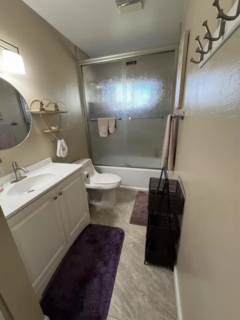 Bath - 100 Patterson Ave, Loyalton, CA 96118 photo 1 of 4