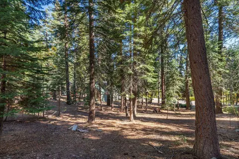 11888 Chamonix Rd, Truckee, CA 96161