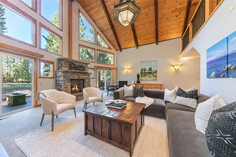 12686 Skiview Loop, Truckee, CA 96161 photo 2