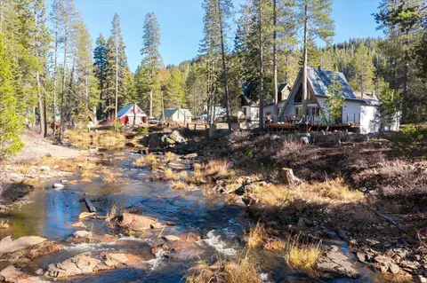 10027 Willow Ct, Soda Springs, CA 95728