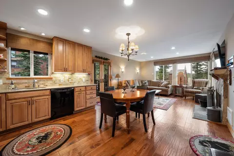11711 Snowpeak Way # 555, Truckee, CA 96161