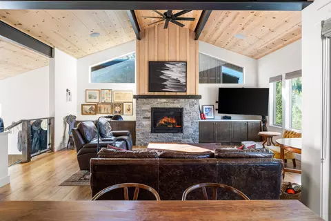 11658 Mcclintock Loop, Truckee, CA 96161 photo 4