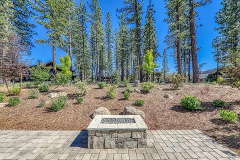 Exterior - 10232 Modane Pl, Truckee, CA 96161 photo 4 of 6