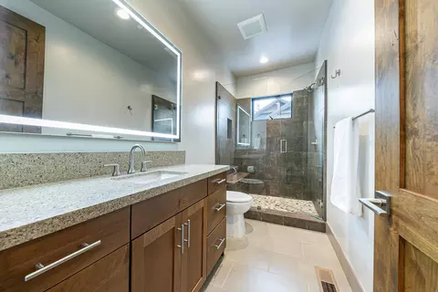 Bath - 10232 Modane Pl, Truckee, CA 96161 photo 3 of 3