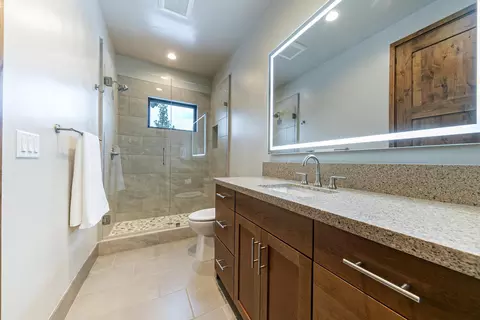 Bath - 10232 Modane Pl, Truckee, CA 96161 photo 2 of 3