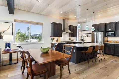 11643 Mcclintock Loop # 4, Truckee, CA 96161