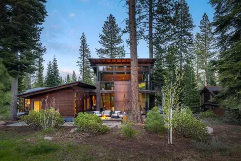 8750 Breakers Ct, Truckee, CA 96161 photo 2
