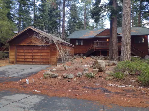 10262 Blue Jay Ln, Truckee, CA 96161