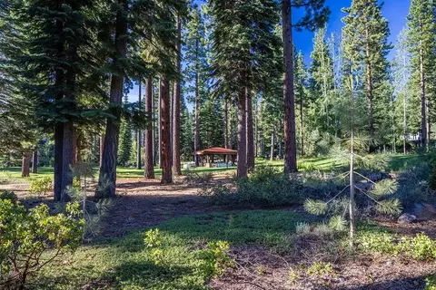 8775 Breakers Ct, Truckee, CA 96161 photo 3