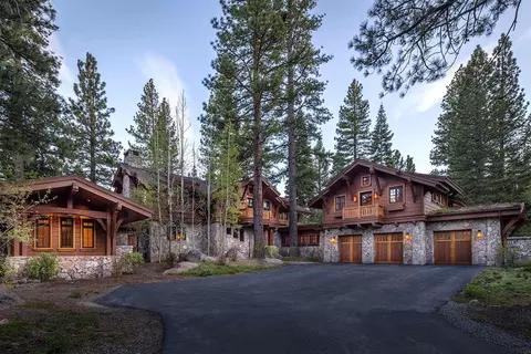 8458 Valhalla Dr, Truckee, CA 96161