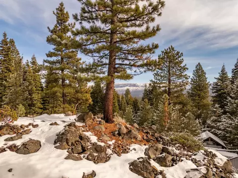 11392 Lockwood Dr, Truckee, CA 96161