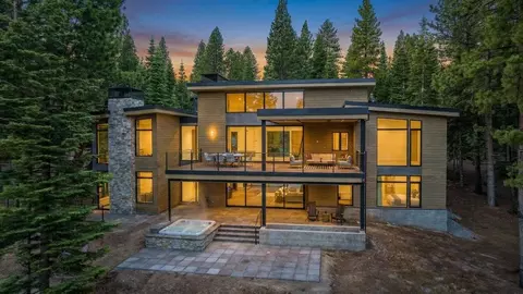 9308 Nine Bark Rd, Truckee, CA 96161
