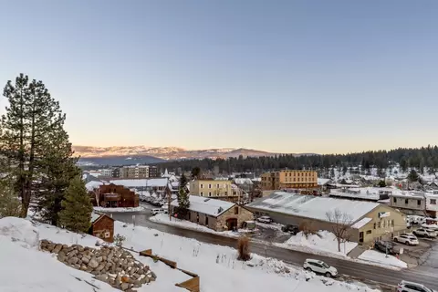 10008 High St, Truckee, CA 96161