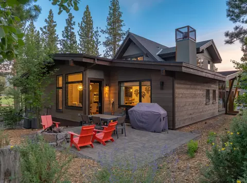 9098 Heartwood Dr, Truckee, CA 96161