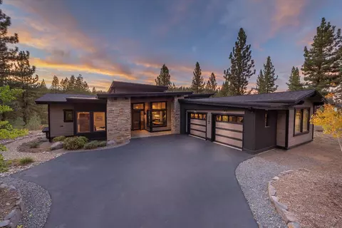 11102 Meek Ct, Truckee, CA 96161