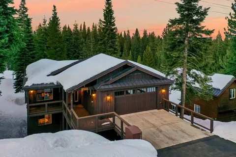 10935 Skislope Way, Truckee, CA 96161