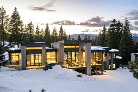 10529 Aspenwood Rd, Truckee, CA 96161