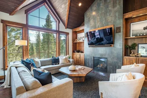 7401 Larkspur Ln, Truckee, CA 96161