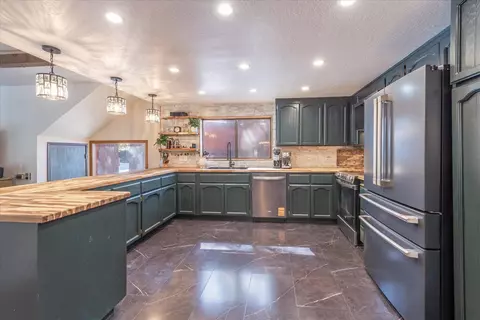 12621 Peregrine Dr, Truckee, CA 96161