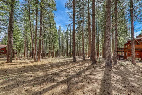 11581 Bottcher Loop, Truckee, CA 96161 photo 9