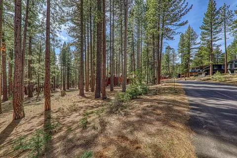 11581 Bottcher Loop, Truckee, CA 96161 photo 4