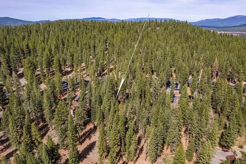 11581 Bottcher Loop, Truckee, CA 96161 photo 2