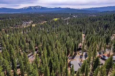 11581 Bottcher Loop, Truckee, CA 96161 photo 5