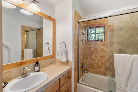 Bath - 604 Ej Brickell, Truckee, CA 96161 photo 5 of 6