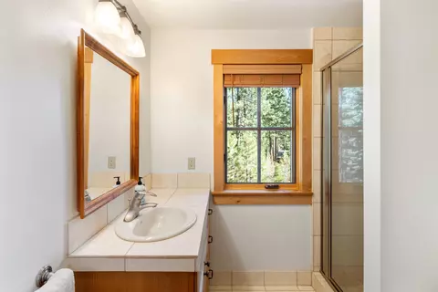Bath - 604 Ej Brickell, Truckee, CA 96161 photo 4 of 6