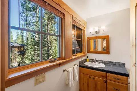 Bath - 604 Ej Brickell, Truckee, CA 96161 photo 6 of 6