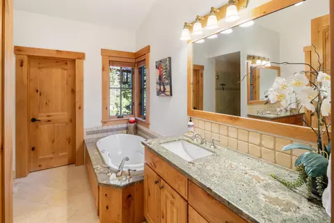 Bath - 604 Ej Brickell, Truckee, CA 96161 photo 1 of 6