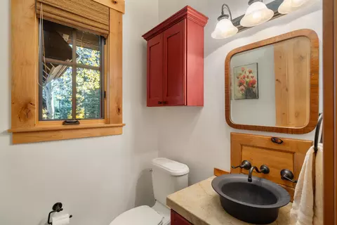 Bath - 604 Ej Brickell, Truckee, CA 96161 photo 3 of 6