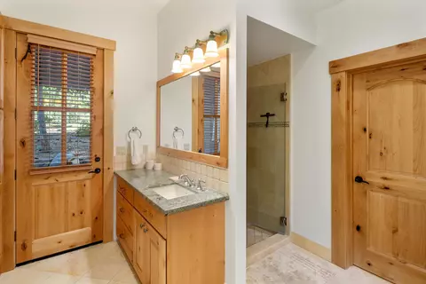 Bath - 604 Ej Brickell, Truckee, CA 96161 photo 2 of 6