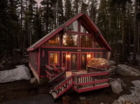 21146 Donner Pass Rd, Soda Springs, CA 95728